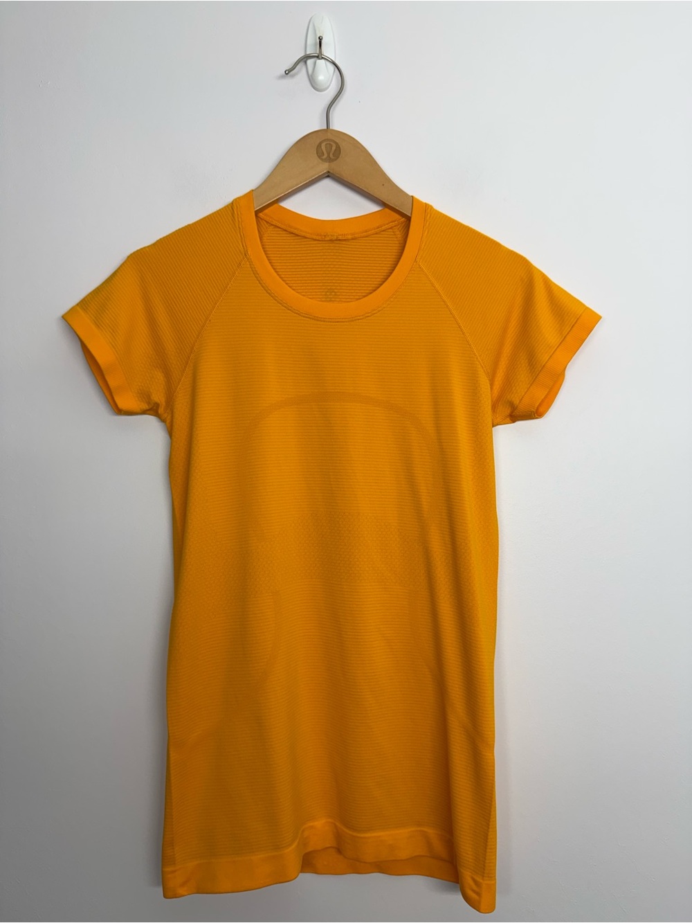 Lululemon Swiftly Tech Short Sleeve Shirt 2.0 Clementine Size 6 Orange